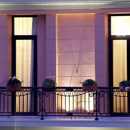 Sweet Home Hotel 2*